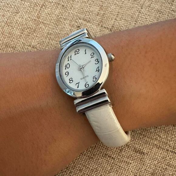 Vintage silver white watch - Picture 1 of 2